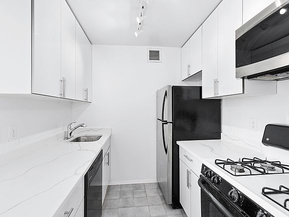 5th image of 445 W 19th St APT 4B