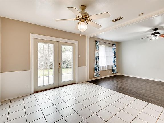 5th image of 110 W Huitt Ln