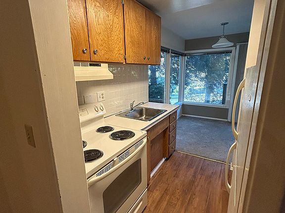 4th image of 735 Belmont Ave E #101