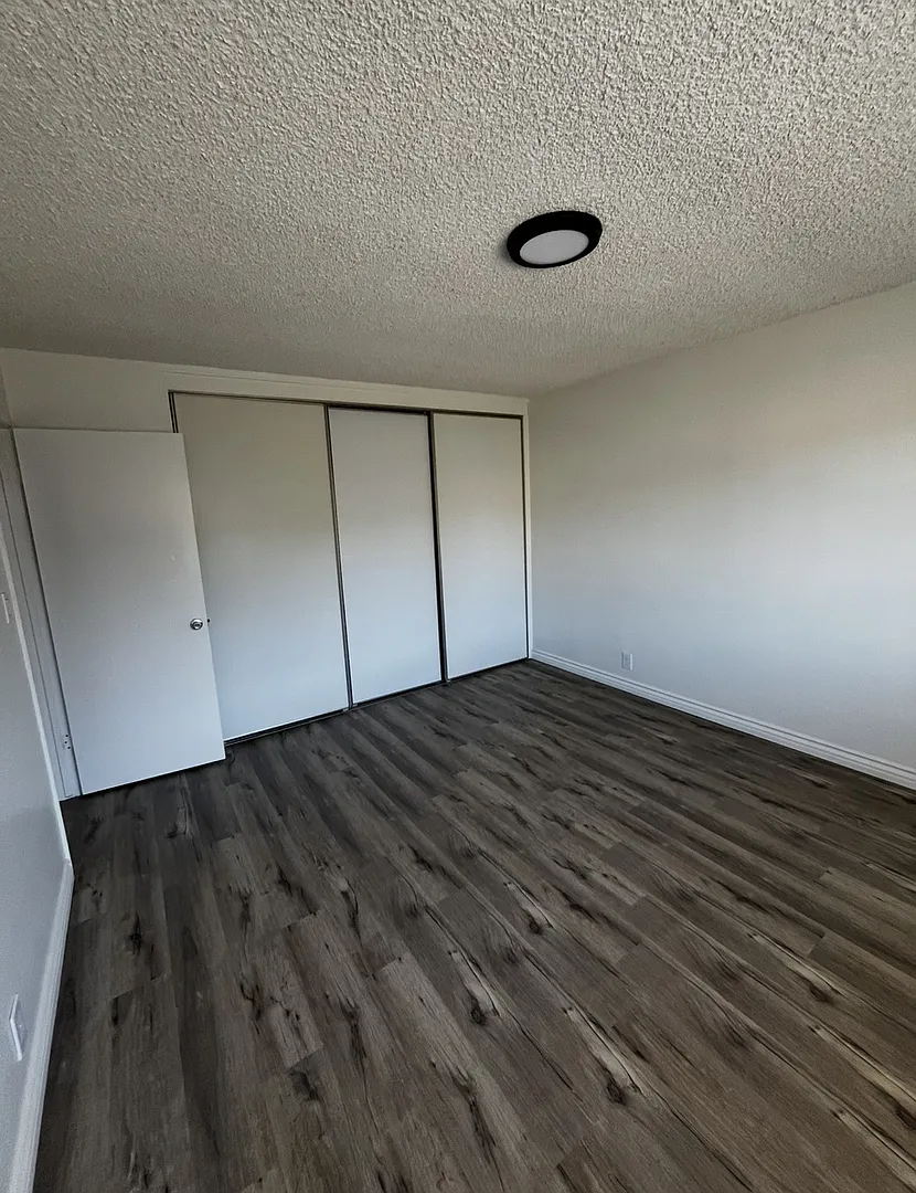 3620 S PACIFIC AVE — Photo 3