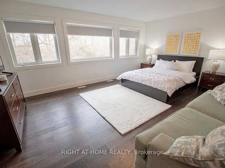 1345 Dyer Cres — Photo 12