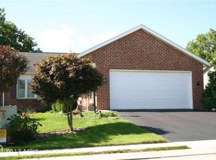 338 Parkwood Dr, Chambersburg, PA 17201
