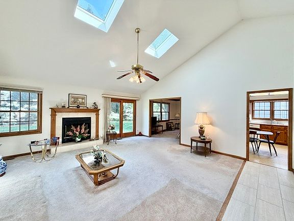 4th image of 1024 Burke Ct