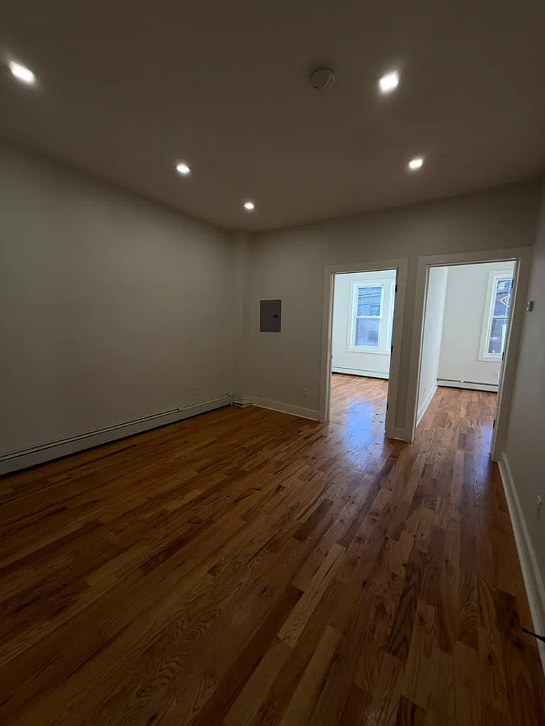 3 bed, $2,400 — Photo 3