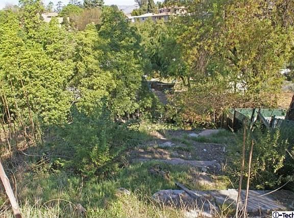 4th image of 4667 Nob Hill Dr