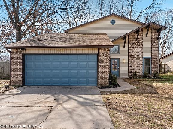 4th image of 3400 Bryn Mawr Cir