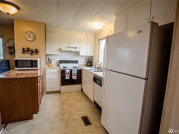 4th image of 4880 Railroad Ave