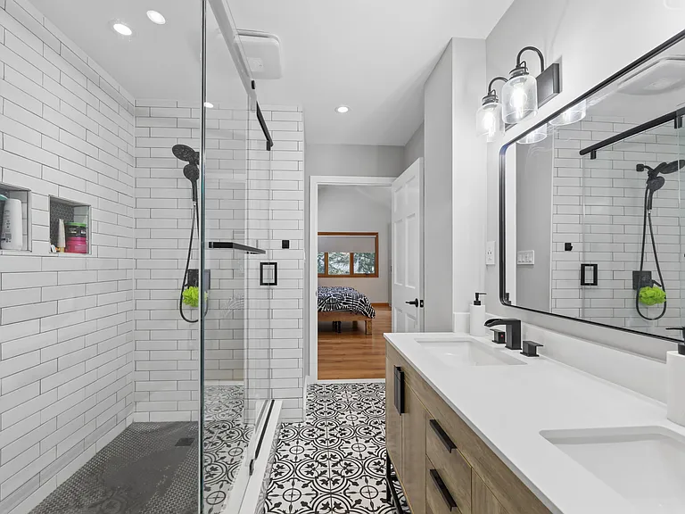 107 E Madison Ave — Photo 13