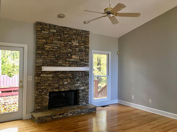 5th image of 370 Medridge Dr