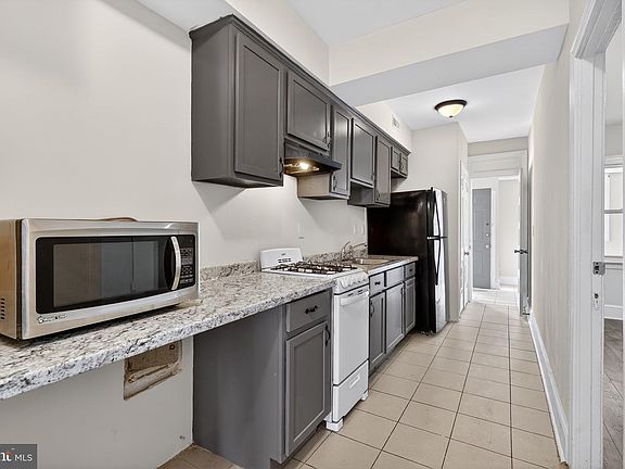 2nd image of 207 Adams St NE