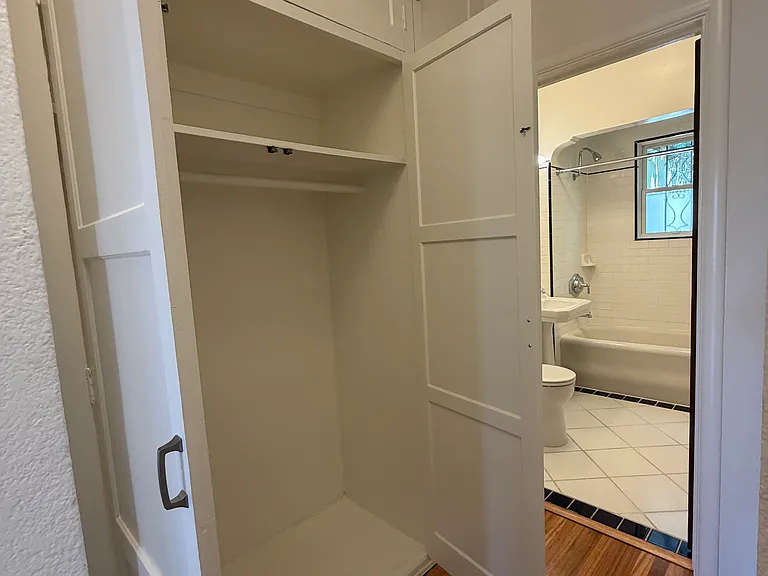 1342 N Laurel Ave #101 — Photo 15