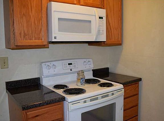 3rd image of 234 E Warrington Ave