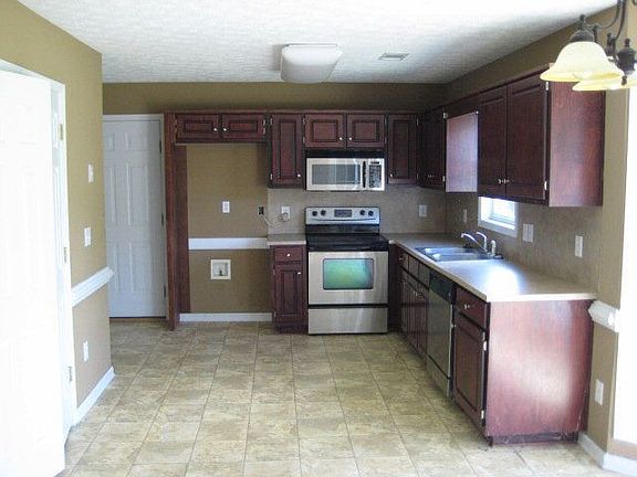 4th image of 6 Clayton Ct