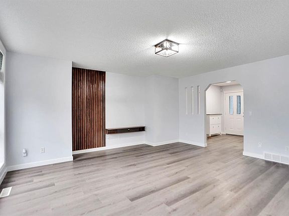 5th image of 41 NW Millview Park SW