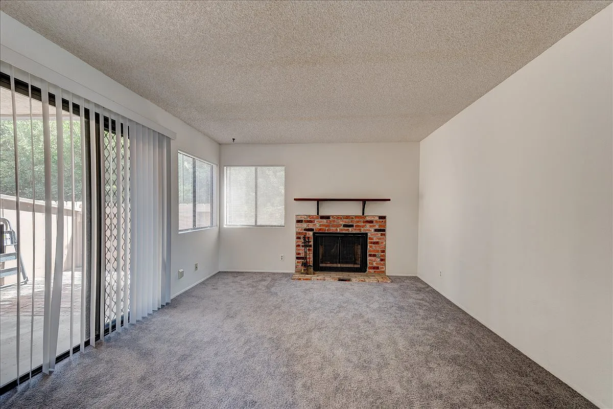 2 bed, 916 sqft, $2,700 — Photo 4