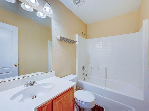 4th image of 421 Leisure Dr