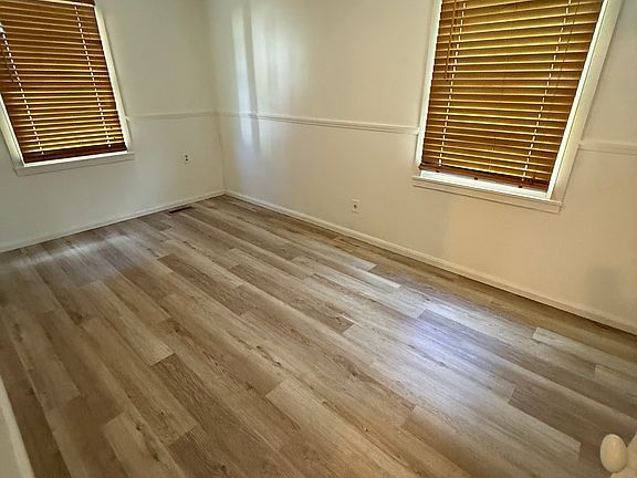 3rd image of 418 Loudon Ave