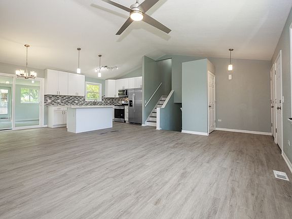 4th image of 38342 N Manor Ave