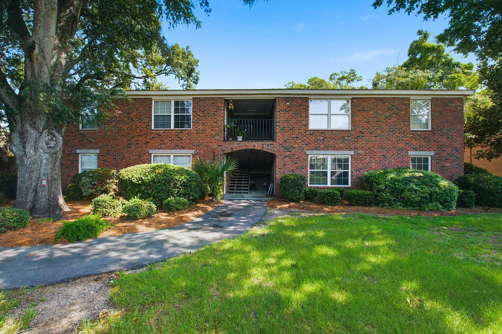 2 bed, 1.0 bath, 960 sqft, $2,095 — Photo 1