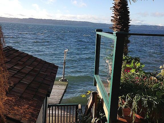 Boathouse & dock, boat lift