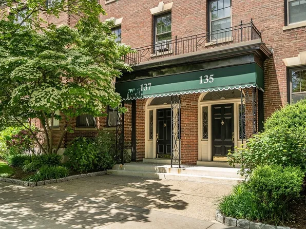 137 Freeman St APT 3A, Brookline, MA 02446