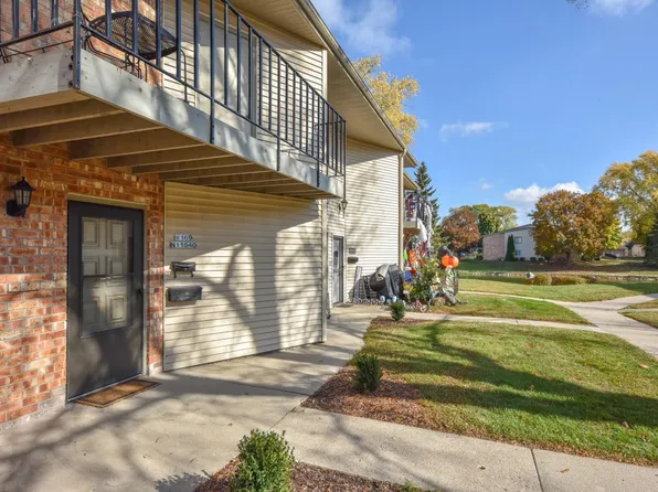 W169N11540 Biscayne DRIVE 3, Bldg 9, Germantown, WI 53022