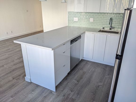 4th image of 2635 Sacramento St APT 1