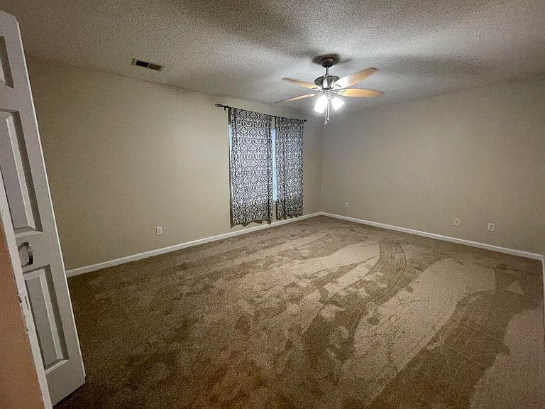 102 Adthan Cir — Photo 13