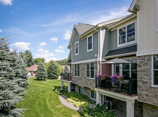 10735 Falling Water Ln UNIT B, Woodbury, MN 55129