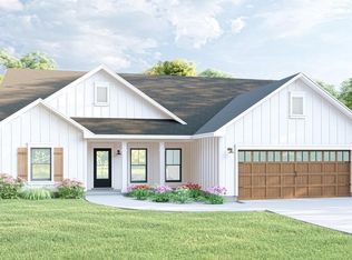 999 Haywood Dr, Chipley, FL 32428