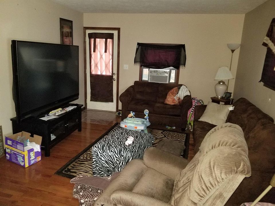 2nd image of 2205 Holdrege St