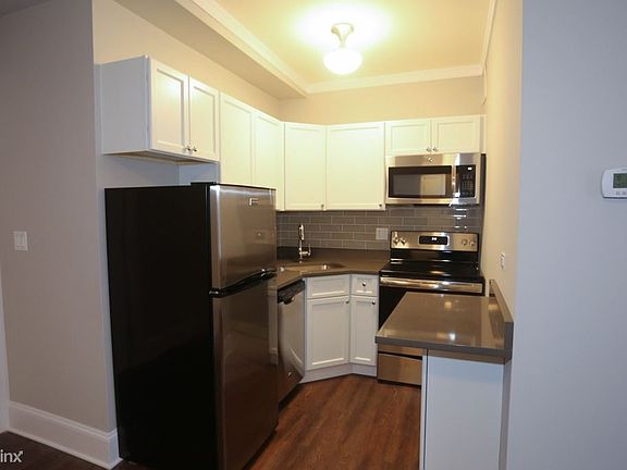 3rd image of 817 W Lakeside Pl #Ig305