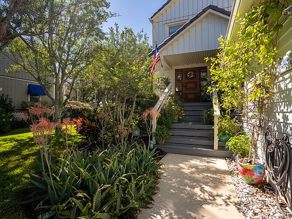 3rd image of 547 Carcaba Rd