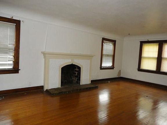 3rd image of 1840 Oakland Ave