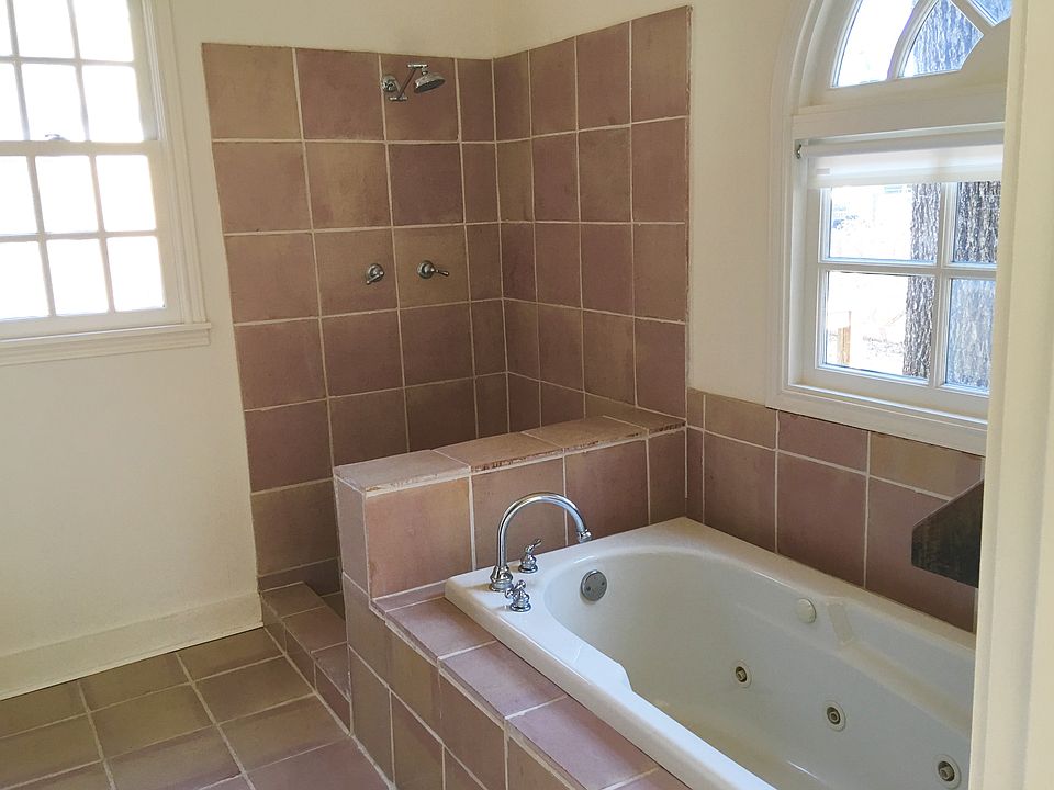 1st image of 749 Elmwood Dr