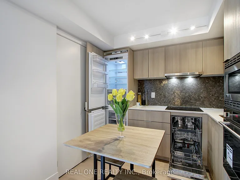 955 Bay St #2313 — Photo 8
