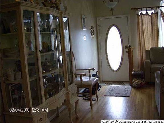 2nd image of 22 Crabtree Ln