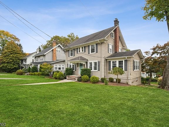 2nd image of 448 Ridgewood Rd