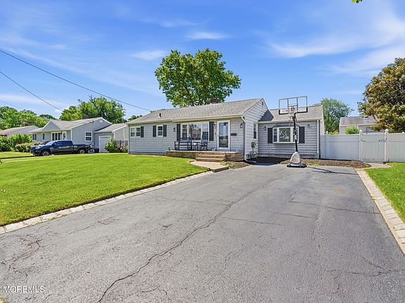 2nd image of 18 Maurice Avenue