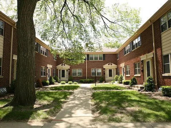 Bay Colony I, 189-203 E Fairmount Ave, Milwaukee, WI 53217