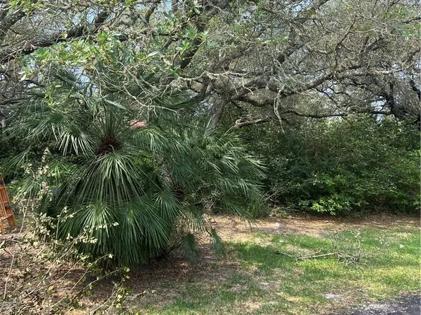 26 Bahama St N, Rockport, TX 78382