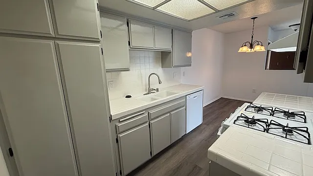 Baywood Apartment Homes — Photo 17