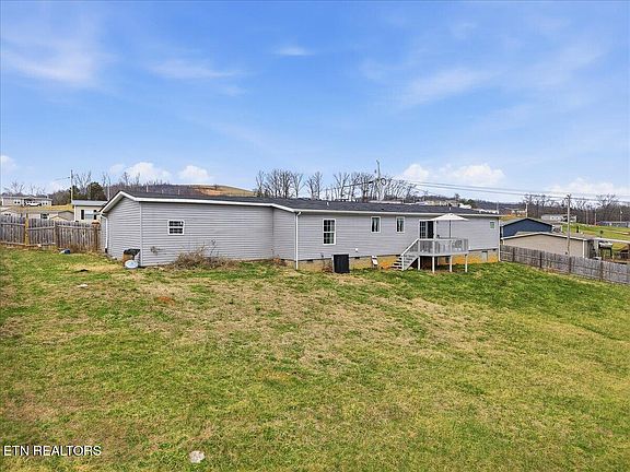 5th image of 158 Elaine Dr