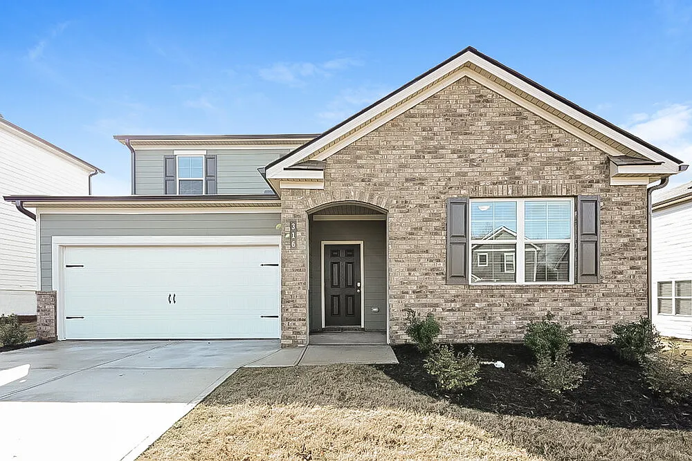 4 bed, 3.0 bath, 2570 sqft, $4,000 — Photo 1
