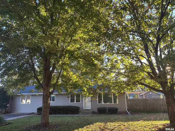 406 N Walter St, Yates City, IL 61572