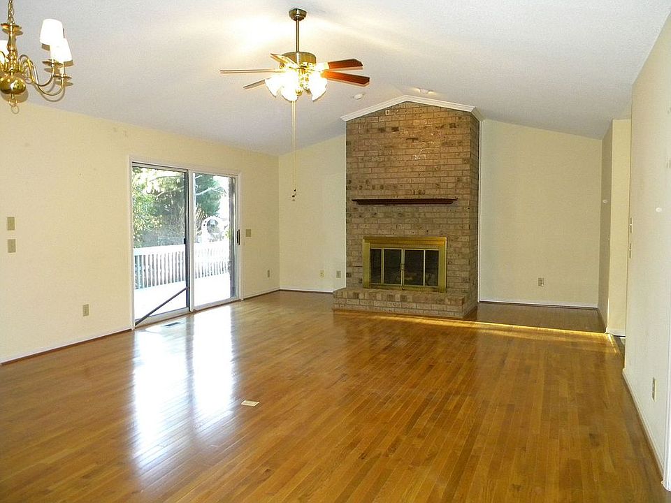 NEW Hardwood Flooring