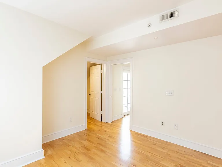 1001 Market St E #10 — Photo 30