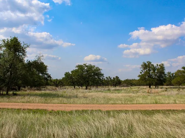 196 Apache Trce NW, Harper, TX 78631