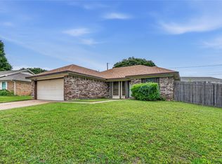 6228 Fernwood Dr, Arlington, TX 76001