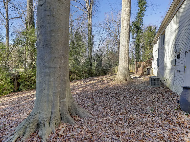 3325 Eastwood Dr — Photo 43